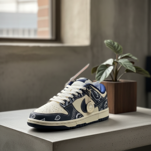 Nike Dunk Low Retro Black Beige Sneakers